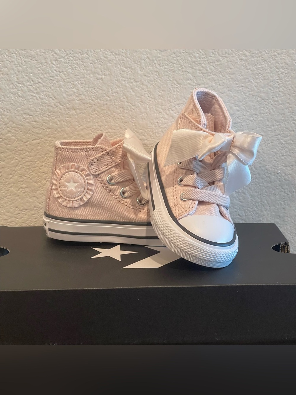 NIB Converse Chuck Taylor All Star Ruffles & Bows Toddler Girls' Hi-Top SZ 4